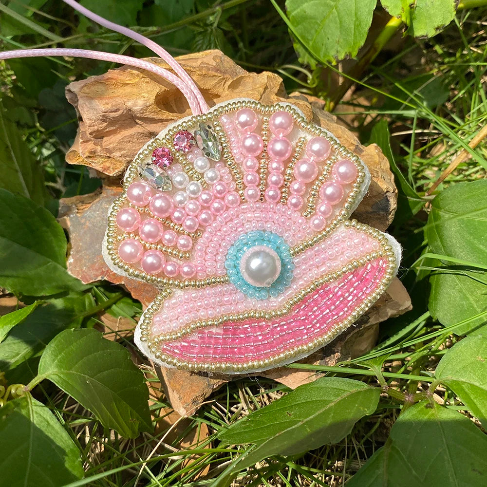 ALLYES Scallop Pearl Handcrafted Beaded Keychain, Accessory for Bags And Clothing, Mobile Phone Handbag Hanging Charms Keyring