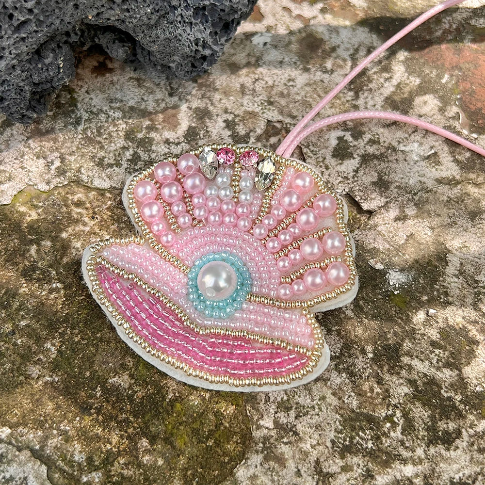 ALLYES Scallop Pearl Handcrafted Beaded Keychain, Accessory for Bags And Clothing, Mobile Phone Handbag Hanging Charms Keyring