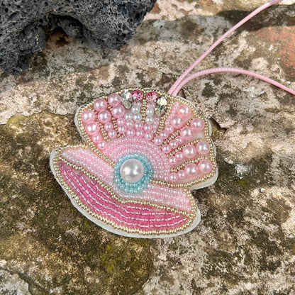 ALLYES Scallop Pearl Handcrafted Beaded Keychain, Accessory for Bags And Clothing, Mobile Phone Handbag Hanging Charms Keyring