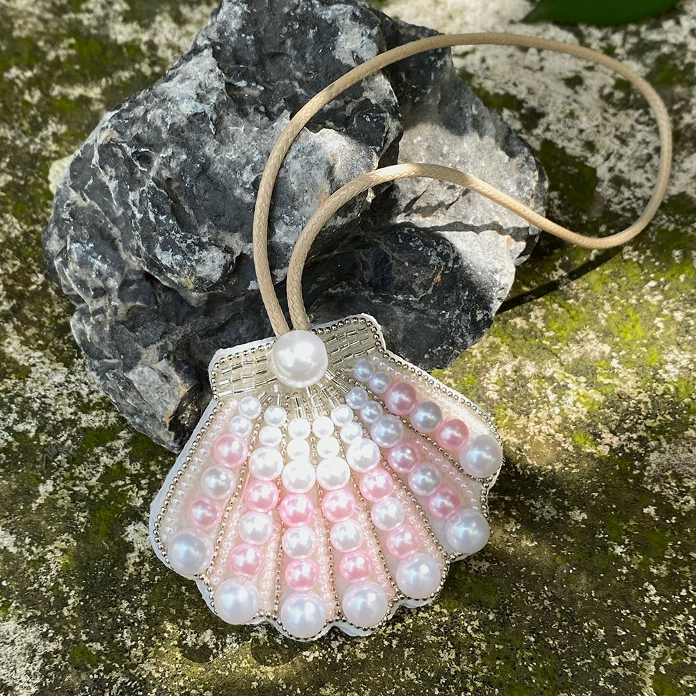 ALLYES Chic Pearl Beads Hand-sewn Scallop Keychain, Delicate Mobile Phone Handbag Hanging, Charms Keyring Accessories