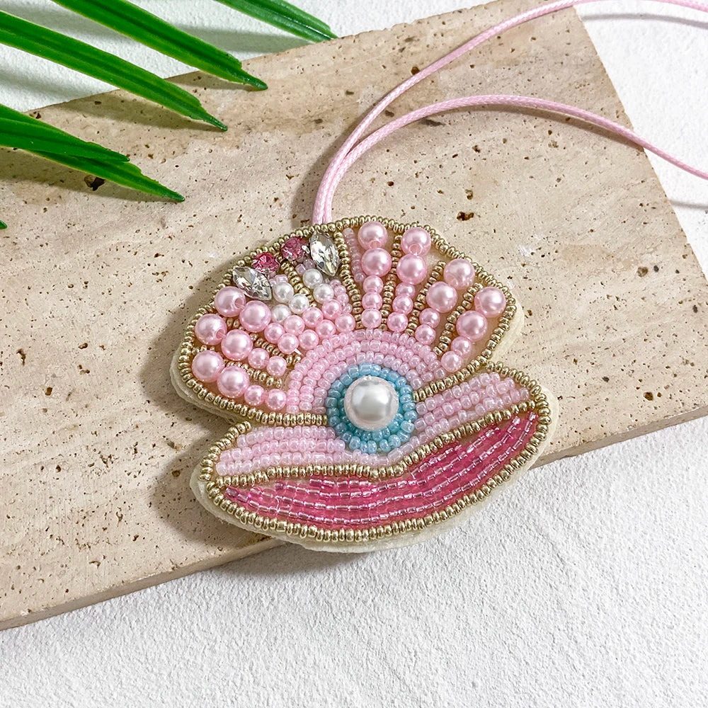 ALLYES Scallop Pearl Handcrafted Beaded Keychain, Accessory for Bags And Clothing, Mobile Phone Handbag Hanging Charms Keyring